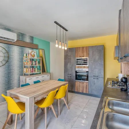 Appartamento Luxury Penthouse Sea Views Garden Terrace 3 Bed 3 Bath 6 People Hot Tub From 1st Of June Santa Vennera