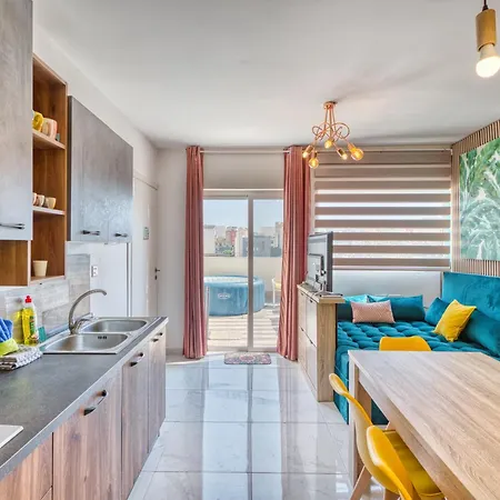 Luxury Penthouse Sea Views Garden Terrace 3 Bed 3 Bath 6 People Hot Tub From 1st Of June Appartement Santa Vennera